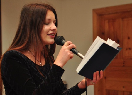 "Весняне рандеву" почали з поезії Ліни Костенко. Читає Юлія Марищук