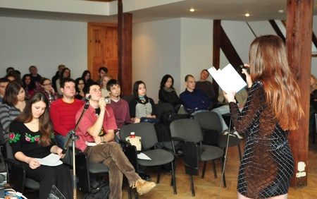 "Весняне рандеву" почали з поезії Ліни Костенко. Читає Юлія Марищук